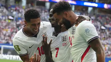 Saka festeja su hat-trick a Inglaterra Saka festeja su hat-trick a Inglaterra