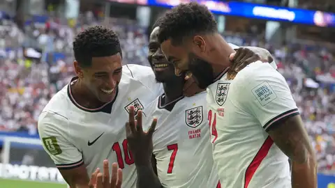 Saka festeja su hat-trick a Inglaterra Saka festeja su hat-trick a Inglaterra