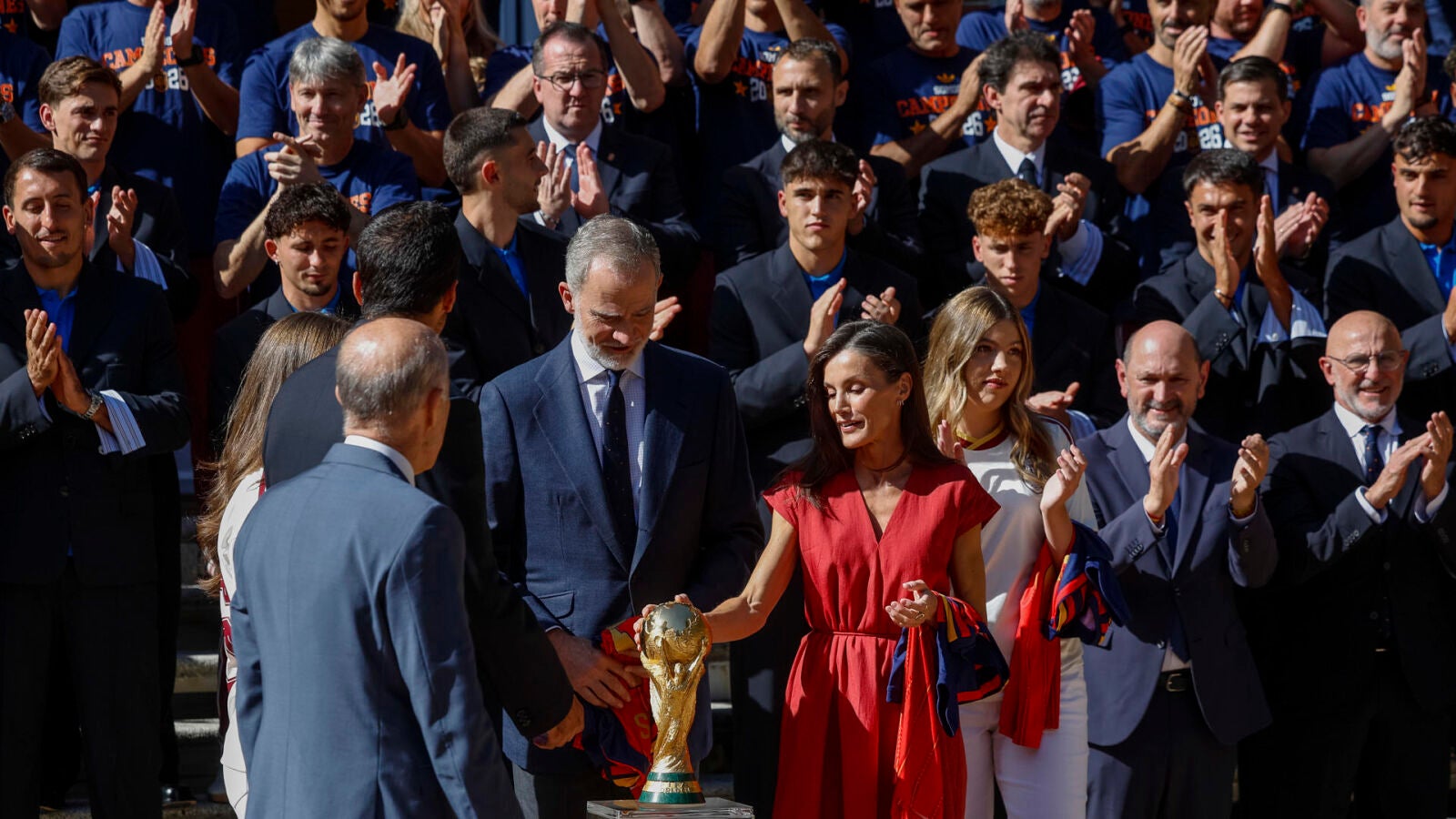 Felipe VI recibe a la selección y ensalza un 