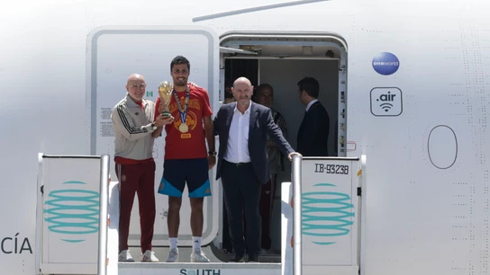 La selección española de fútbol aterriza en Barajas La selección española de fútbol aterriza en Barajas