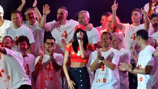 Imagen de Aitana con los jugadores de la Selecci&oacute;n Espa&ntilde;ola durante la Eurocopa de 2024