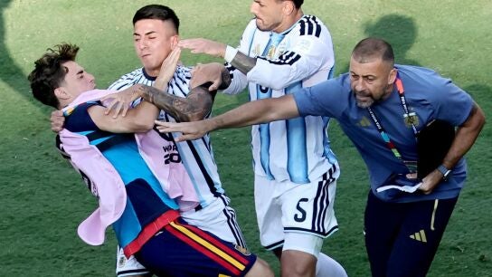 Paredes y Thiago Almada agreden a Gavi tras la final del Mundial