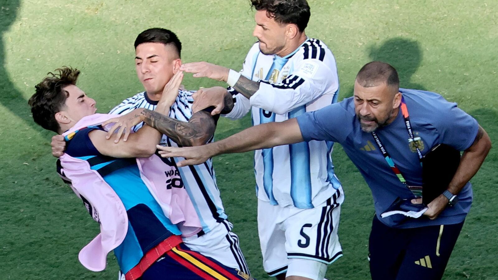 En Argentina crecen las teorías sobre la derrota ante España: 