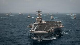 Imagen difundida por el Comando Central del Ej&eacute;rcito de Estados Unidos de buques de guerra de la Armada de EE.UU. desplegados en Medio Oriente