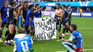 Jugadores de Argentina con la pancarta Jugadores de Argentina con la pancarta
