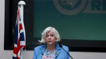 La Fiscalía detalla que Ann Widdecombe fue golpeada 21 veces en la cabeza con un martillo hasta morir La Fiscalía detalla que Ann Widdecombe fue golpeada 21 veces en la cabeza con un martillo hasta morir