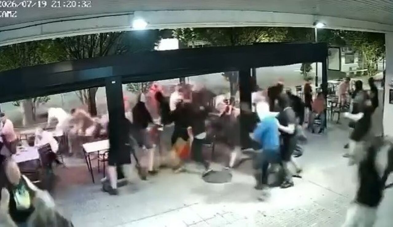 Momento de la agresi&oacute;n a militares a Berriozar (Navarra) mientras ve&iacute;an la final del Mundial.