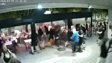 Momento de la agresión a militares a Berriozar (Navarra) mientras veían la final del Mundial. Momento de la agresión a militares a Berriozar (Navarra) mientras veían la final del Mundial.