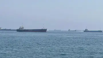 Irán informa de un petrolero incendiado tras pasar "tentado por EEUU" por una ruta minada del estrecho de Ormuz Irán informa de un petrolero incendiado tras pasar "tentado por EEUU" por una ruta minada del estrecho de Ormuz