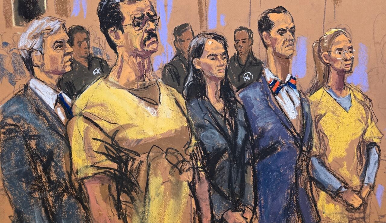 Fotograf&iacute;a de un dibujo realizado por la artista Jane Rosenberg donde aparece Nicol&aacute;s Maduro durante su tercera audiencia