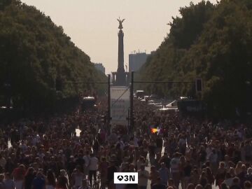 Un atropello m&uacute;ltiple deja al menos 16 personas heridas y un fallecido durante la fiesta del Orgullo LGTBI en Berl&iacute;n