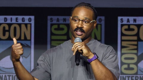 Ryan Coogler en la San Diego Comic-Con presentando Black Panther 3