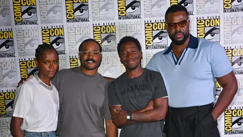 Letitia Wright, Ryan Coogler, David Jonsson y Winston Duke en la San Diego Comic-Con Letitia Wright, Ryan Coogler, David Jonsson y Winston Duke en la San Diego Comic-Con
