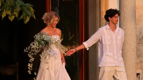 Susanna Griso con su hijo llegando a su boda Susanna Griso con su hijo llegando a su boda