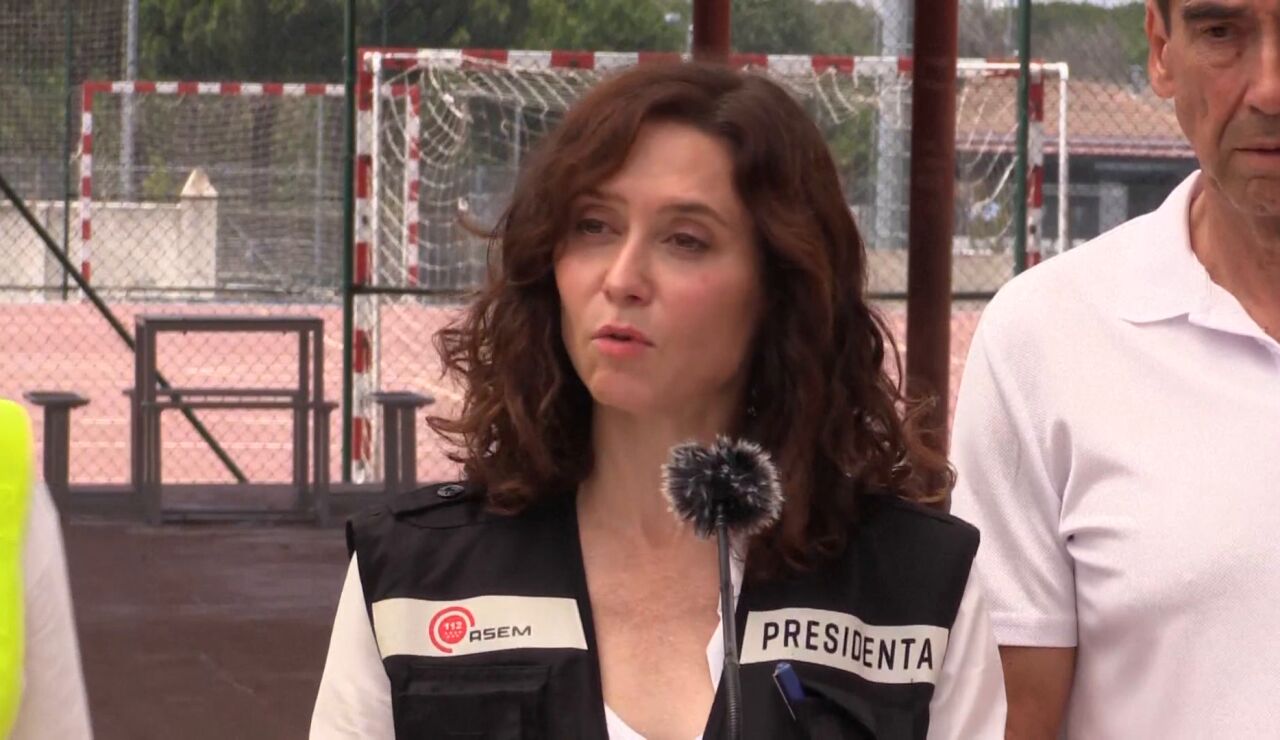 Ayuso anuncia un plan de recuperaci&oacute;n mientras contin&uacute;a activo el mayor incendio de la historia de Madrid