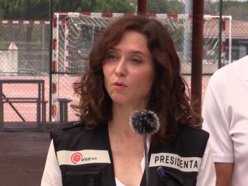 Ayuso anuncia un plan de recuperaci&oacute;n mientras contin&uacute;a activo el mayor incendio de la historia de Madrid