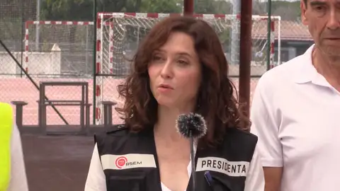 Ayuso anuncia un plan de recuperación mientras continúa activo el mayor incendio de la historia de Madrid Ayuso anuncia un plan de recuperación mientras continúa activo el mayor incendio de la historia de Madrid