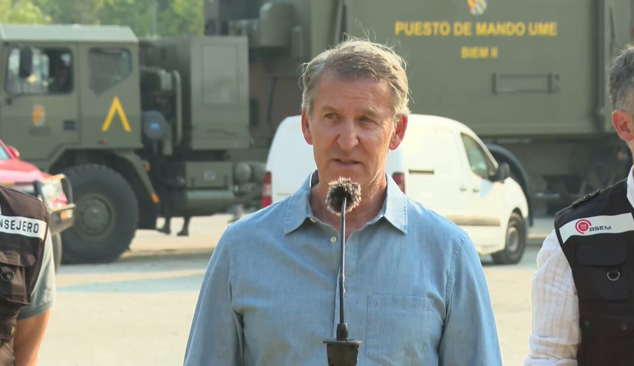 Feij&oacute;o visita el puesto de mando del incendio de Madrid y advierte de que la temporada "no ha hecho m&aacute;s que empezar"