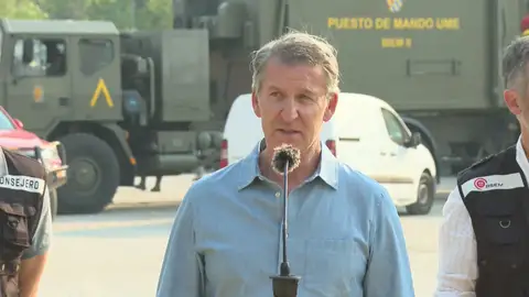 Feijóo visita el puesto de mando del incendio de Madrid y advierte de que la temporada "no ha hecho más que empezar" Feijóo visita el puesto de mando del incendio de Madrid y advierte de que la temporada "no ha hecho más que empezar"