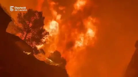 Llamas gigantes en el incendio de La Vall de Uixó Llamas gigantes en el incendio de La Vall de Uixó