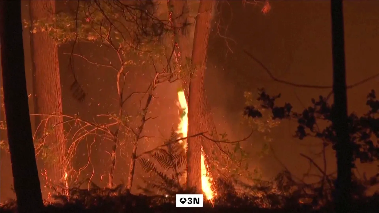 Ascienden a 220.000 los evacuados por el fuego en Gironda (Francia), con 42.000 hectáreas quemadas Ascienden a 220.000 los evacuados por el fuego en Gironda (Francia), con 42.000 hectáreas quemadas