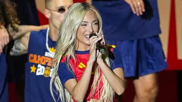 Ana Mena durante la celebración en Madrid del Mundial de la selección española de fútbol Ana Mena durante la celebración en Madrid del Mundial de la selección española de fútbol