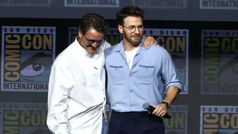 Pedro Pascal y Chris Evans en la presentación de Vengadores: Doomsday en la Comic-Con Pedro Pascal y Chris Evans en la presentación de Vengadores: Doomsday en la Comic-Con