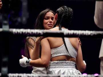 Marta D&iacute;az en el combate de La Velada junto a su hermana peque&ntilde;a, Laura D&iacute;az