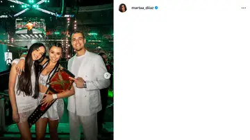Marta Díaz junto a sus hermanos, Laura y David Marta Díaz junto a sus hermanos, Laura y David
