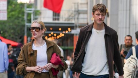 Emma Roberts y Cody John