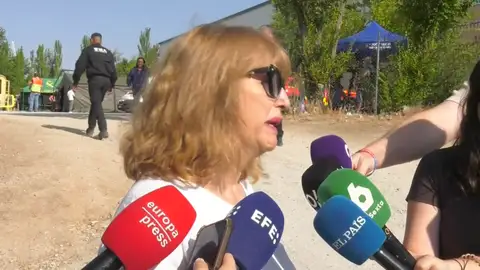 Una vecina llorando por los incendios en Ávila Una vecina llorando por los incendios en Ávila