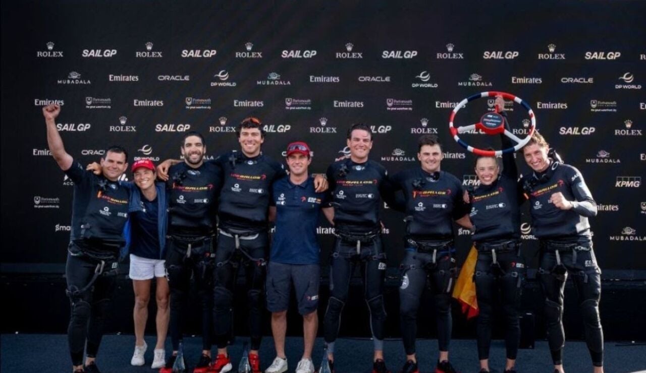 El equipo espa&ntilde;ol de SaiGP tras su victoria en Portsmouth