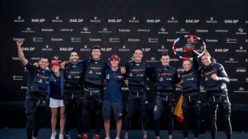 El equipo espa&ntilde;ol de SaiGP tras su victoria en Portsmouth