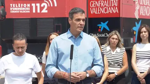 Pedro Sánchez comparece a los medios desde el puesto de mando avanzado en Castellón. Pedro Sánchez comparece a los medios desde el puesto de mando avanzado en Castellón.