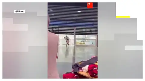 Cinco encapuchados asaltan una joyería en Barcelona y huyen del establecimiento en menos de un minuto Cinco encapuchados asaltan una joyería en Barcelona y huyen del establecimiento en menos de un minuto
