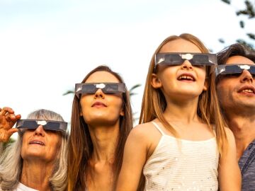 Gafas eclipse solar total