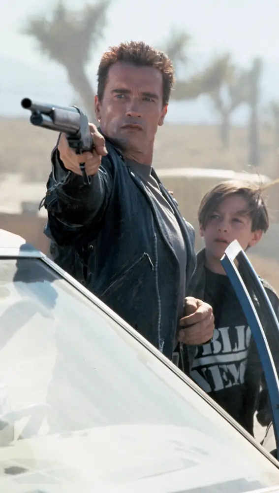 Edward Furlong y Arnold Schwarzenegger en Terminator 2 Edward Furlong y Arnold Schwarzenegger en Terminator 2