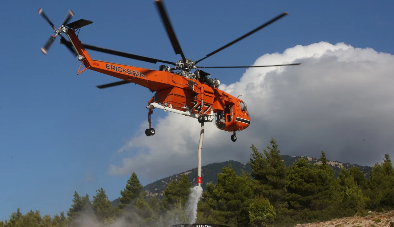 Incendio de un helicóptero en Grecia.