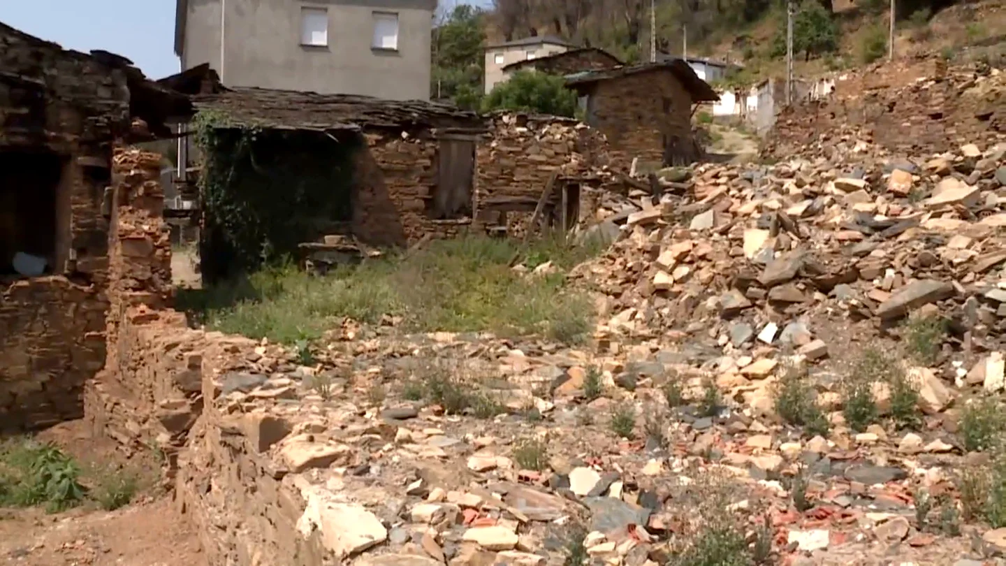 Una casa de la aldea de San Vicente de Leira en Ourense Antena 3 Noticias