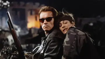 Edward Furlong y Arnold Schwarzenegger en Terminator 2 Edward Furlong y Arnold Schwarzenegger en Terminator 2