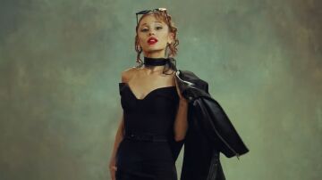 Ariana Grande en el videoclip de su nuevo tema "Petal"