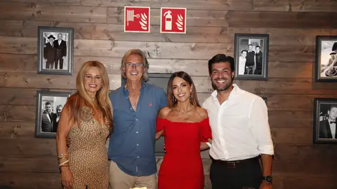 Poty Castillo celebrando su cumpleaños junto a Paula Echevarría Poty Castillo celebrando su cumpleaños junto a Paula Echevarría