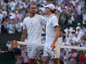 Zverev felicita a Sinner tras la final de Wimbledon