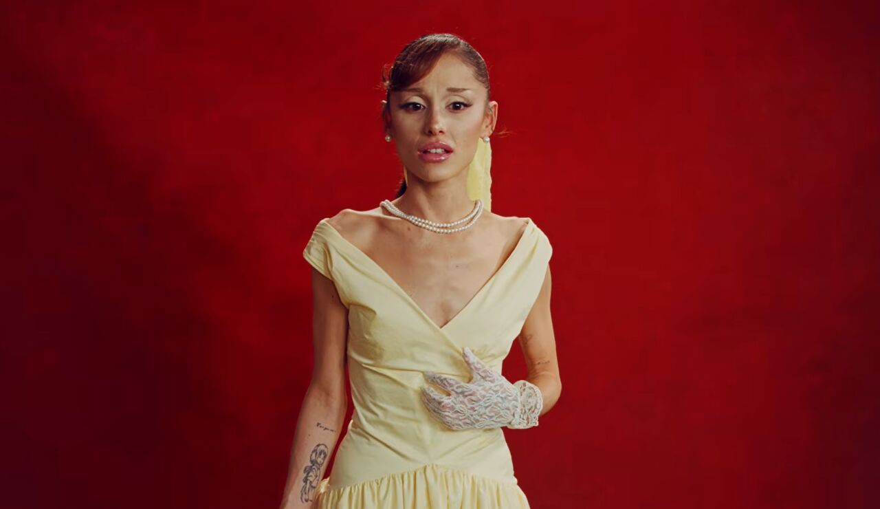 Ariana Grande en el videoclip de su nuevo tema "Petal"