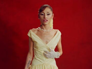 Ariana Grande en el videoclip de su nuevo tema "Petal"