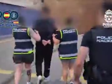 Agentes de la Polic&iacute;a Nacional detienen a Emin Muqa Kulic en Sitges.