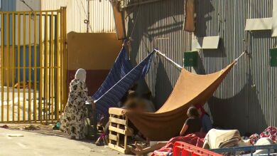 Los vecinos de Ceuta y las ONG identifican informalmente a menores recién llegados, poniendo el foco en las niñas