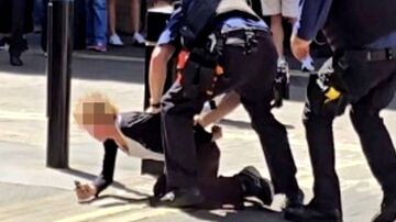 Una mujer apu&ntilde;ala a cuatro hombres en Londres y se descarta el m&oacute;vil terrorista