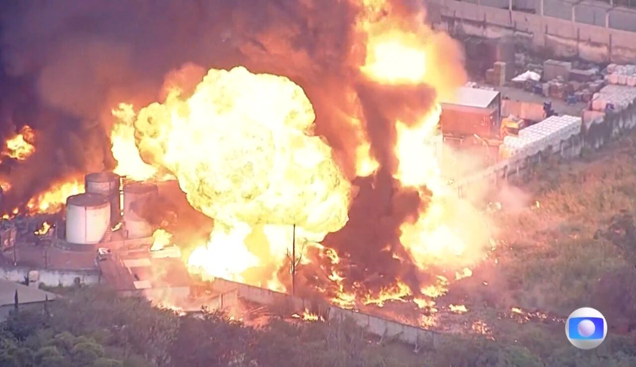 Incendio en una f&aacute;brica de Brasil