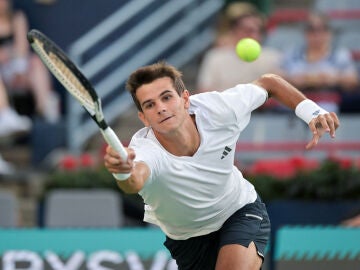 Rafa Jodar resta una pelota ante Lorenzo Musetti en Montreal Rafa Jodar resta una pelota ante Lorenzo Musetti en Montreal